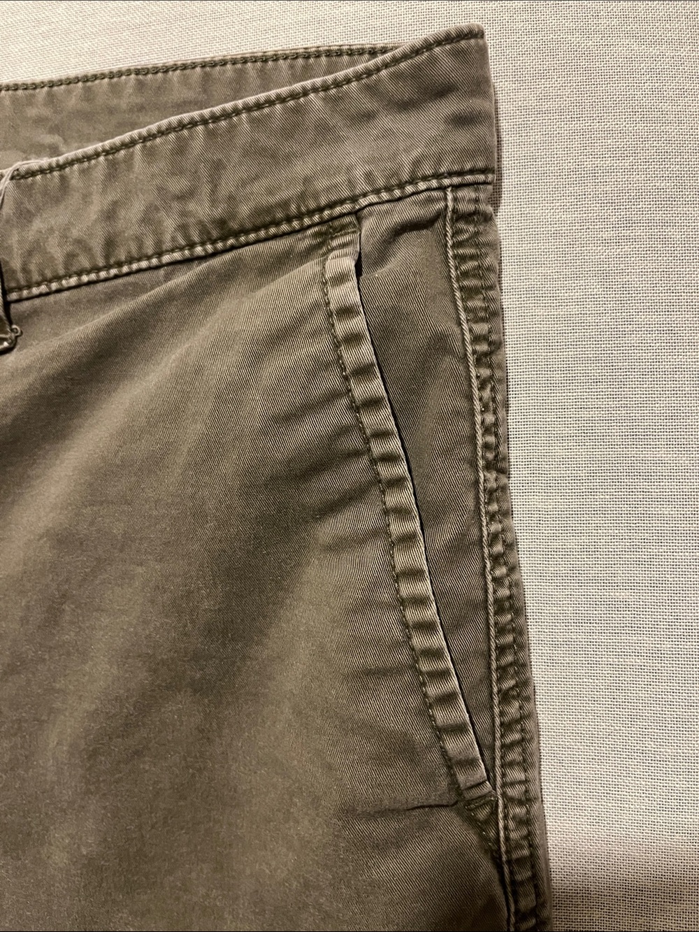 GAP, women’s, Dark Olive Cotton, Girlfriend  5” shorts, size 18 - Picture 3 of 5